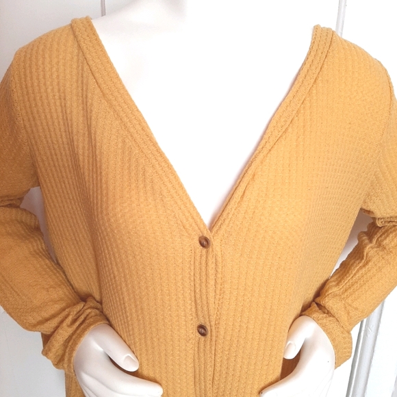 💛Oversize Waffle Knit Button Front Top💛 - Picture 4 of 6